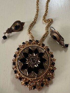 Vintage Signed Florenza Filigree Pendant Necklace with Vintage Earrings.